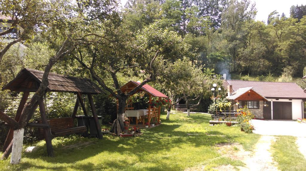 Pensiunea Iulia Bran  Exterior photo
